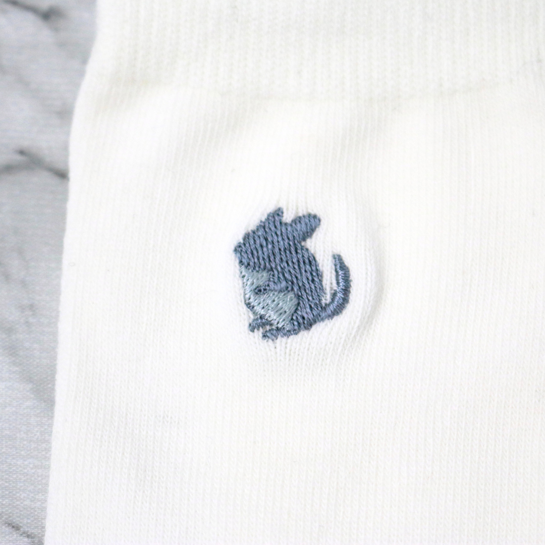 チンチラ刺繍靴下（マーカーチャーム付き）